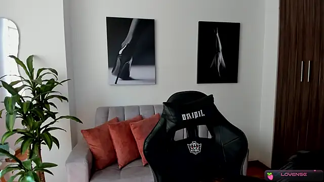 Emmy petit online show from 13, 12, 2024