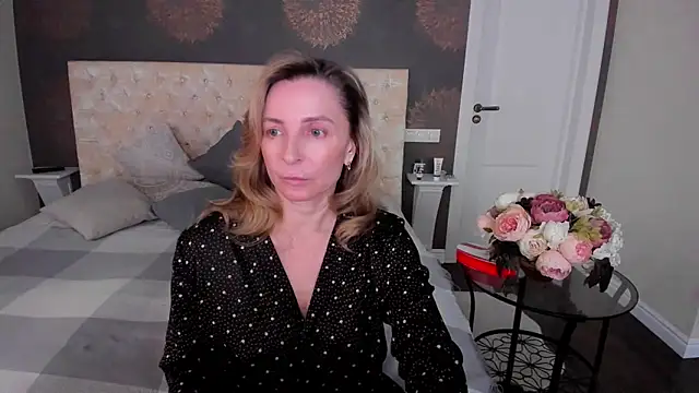 Snapshot of AllisonWilliams chatting on 6, 3, 2026 AllisonWilliams online show from 6, 3, 2026