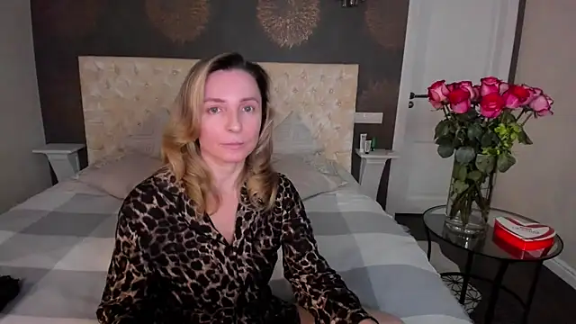 Snapshot of AllisonWilliams chatting on 19, 3, 2026 AllisonWilliams online show from 19, 3, 2026