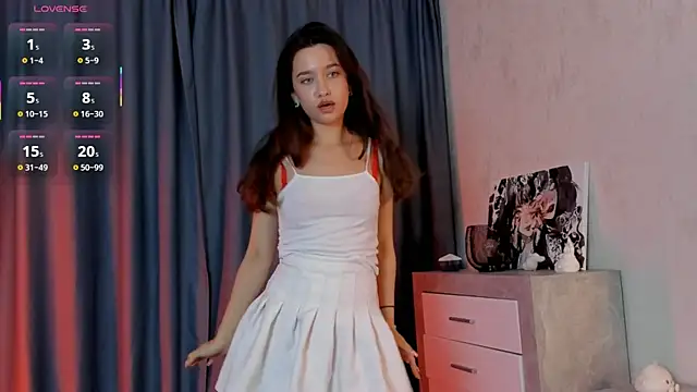 Snapshot of EmeliaReaper chatting on 11, 9, 2025 EmeliaReaper online show from 11, 9, 2025