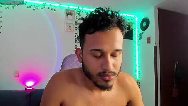 Raf brunette online show from 31, 12, 2024