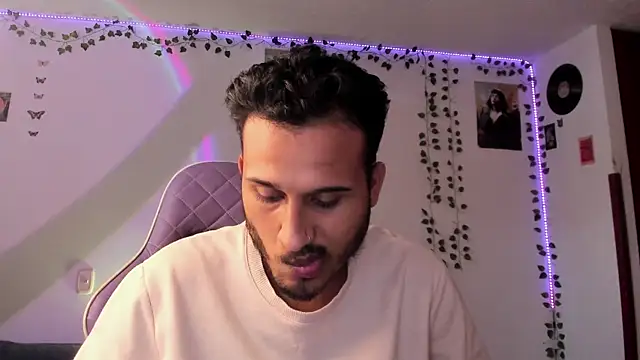 Raf brunette online show from 30, 1, 2025