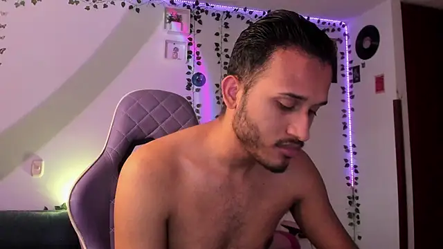 Raf brunette online show from 31, 1, 2025