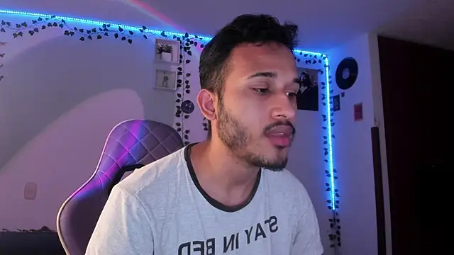 Raf brunette online show from 4, 2, 2025