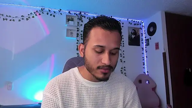 Raf brunette online show from 13, 3, 2025