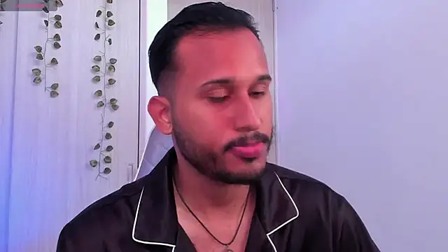 Raf brunette online show from 19, 12, 2025