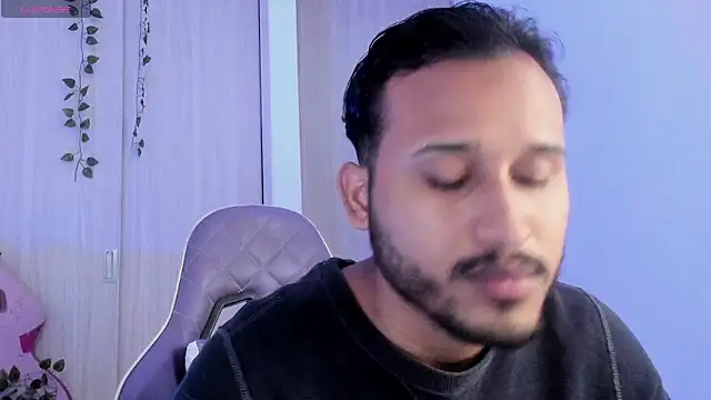 Raf brunette online show from 17, 4, 2026