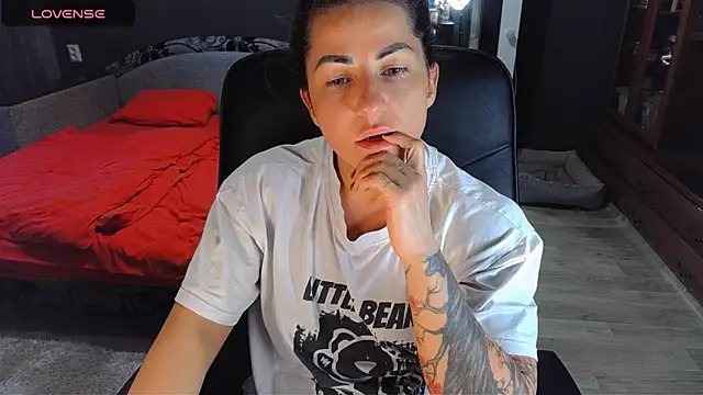 Snapshot of Aria_Dl chatting on 13, 10, 2025 Aria Dl online show from 13, 10, 2025