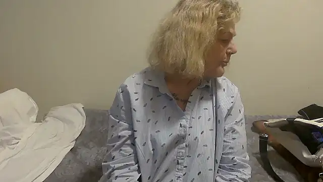 housewife shantie online show from 30, 9, 2025