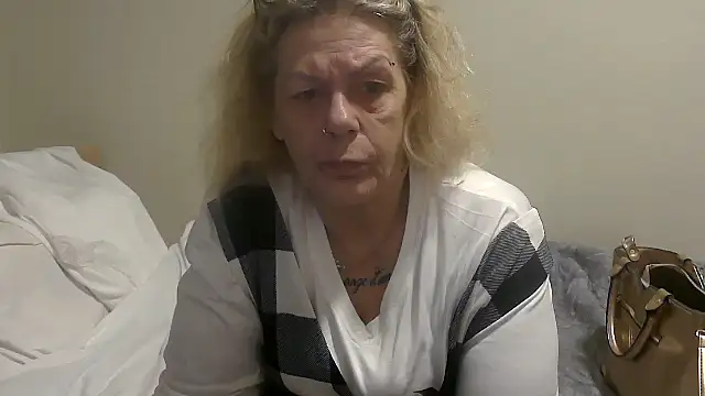 housewife shantie online show from 10, 10, 2025