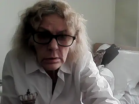 housewife shantie online show from 18, 3, 2026