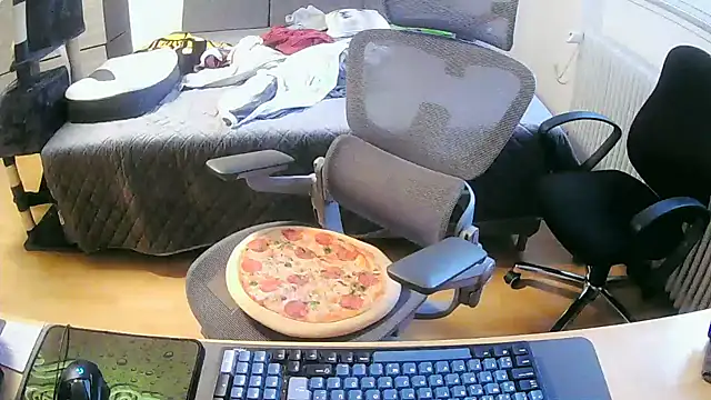 Snapshot of nikg193 chatting on 7, 12, 2024 nikg193 online show from 7, 12, 2024