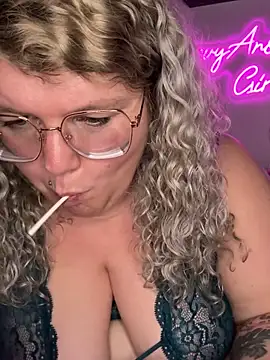 CurvyAnonymousGirl89 online show from 28, 2, 2025