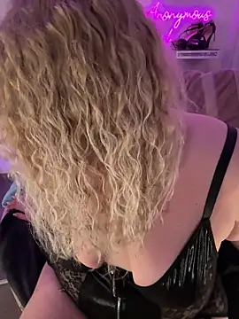 CurvyAnonymousGirl89 online show from 27, 3, 2026