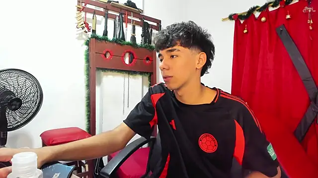 Snapshot of Harry_LatinBoy chatting on 16, 12, 2024 Harry LatinBoy online show from 16, 12, 2024