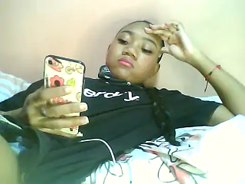 Snapshot of Fariana01 chatting on 8, 2, 2025 Fariana01 online show from 8, 2, 2025