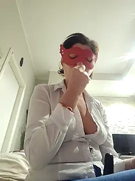 Snapshot of Vagabondainnamorata chatting on 2, 4, 2026 Vagabondainnamorata online show from 2, 4, 2026