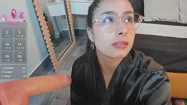 Julia Martinez  online show from 15, 3, 2025