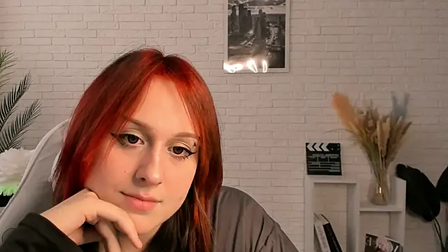 Snapshot of EdlaHatter chatting on 5, 12, 2024 EdlaHatter online show from 5, 12, 2024