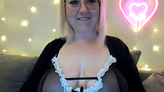 Lillyloo  online show from 12, 12, 2024