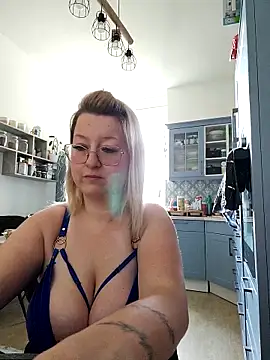 Lillyloo  online show from 10, 3, 2025