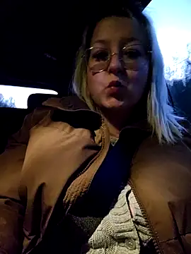 Lillyloo  online show from 10, 3, 2025