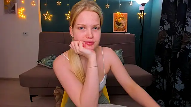 Xloe Queen online show from 9, 2, 2025