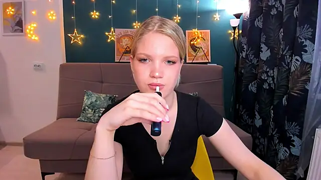 Xloe Queen online show from 16, 3, 2025