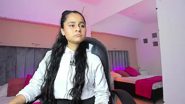 Giselle Roldan online show from 3, 6, 2026