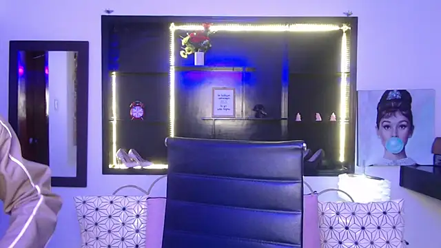 Angela Diaz  online show from 9, 1, 2025