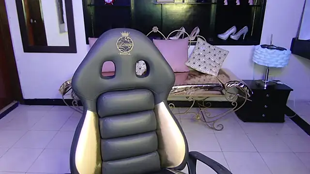 Angela Diaz  online show from 24, 1, 2025