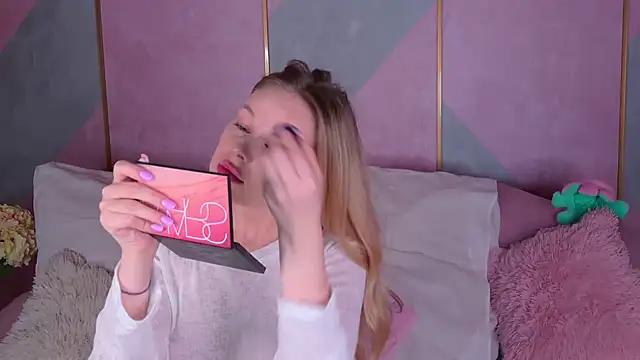 BeatriceEsmont online show from 24, 1, 2025