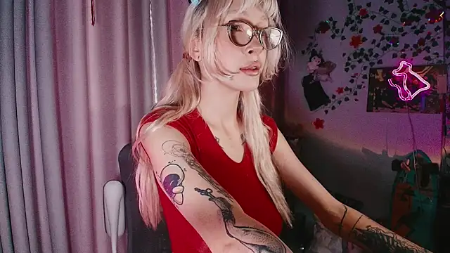 Snapshot of sweed_angel chatting on 4, 7, 2026 sweed angel online show from 4, 7, 2026