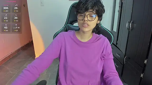 Snapshot of gooddess_isis chatting on 4, 1, 2025 gooddess isis online show from 4, 1, 2025