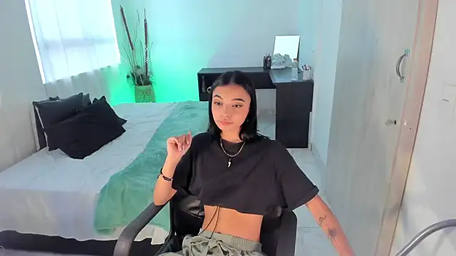 AnabelWolf online show from 10, 1, 2025