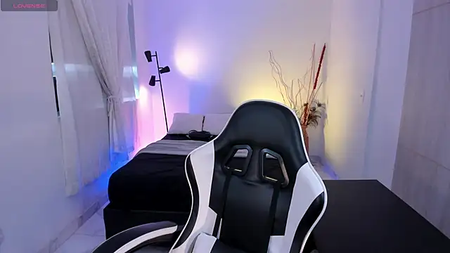 AnabelWolf online show from 8, 9, 2025