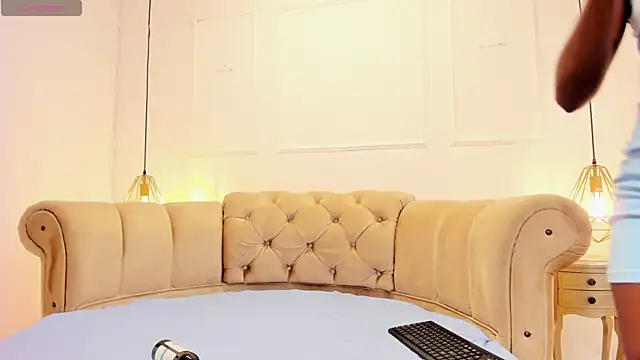 Snapshot of briannaduque chatting on 2, 3, 2025 briannaduque online show from 2, 3, 2025