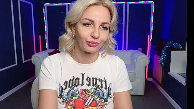 Snapshot of Barbara_Blonde chatting on 2, 1, 2025 Barbara Blonde online show from 2, 1, 2025