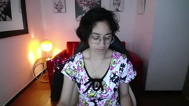 Lili Gomez  online show from 15, 2, 2025