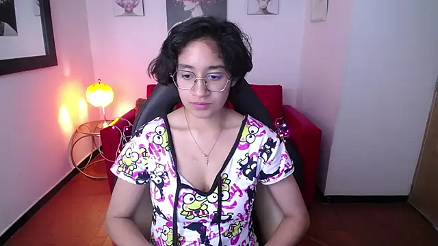 Lili Gomez  online show from 15, 2, 2025