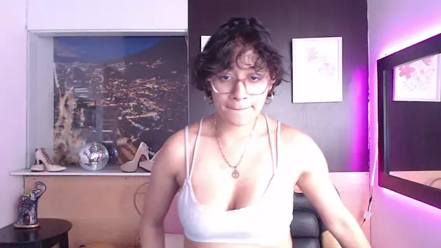 Lili Gomez  online show from 29, 10, 2025