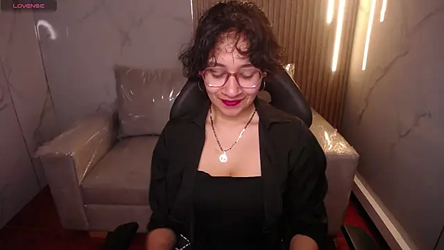 Lili Gomez  online show from 21, 11, 2025