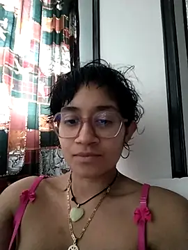Lili Gomez  online show from 14, 12, 2025