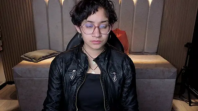 Lili Gomez  online show from 22, 12, 2025