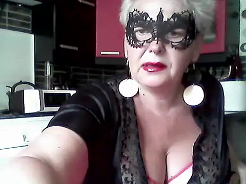 Lisa Suzie online show from 27, 6, 2026