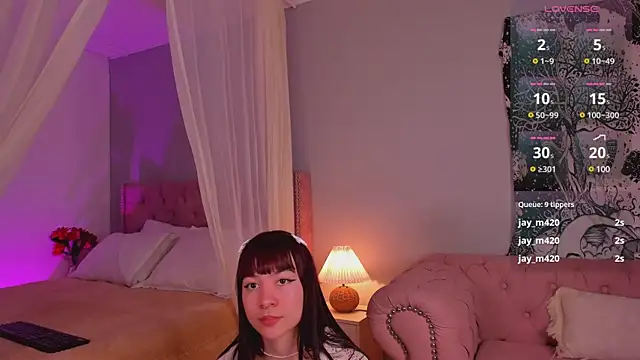 Lia Sweett  online show from 11, 3, 2025