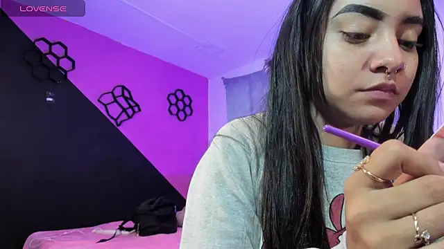 Snapshot of dakota-bright01 chatting on 4, 1, 2025 dakota-bright01 online show from 4, 1, 2025