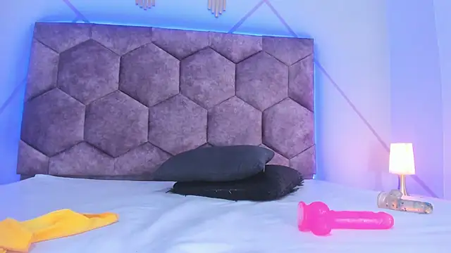 aggy castel online show from 13, 1, 2025