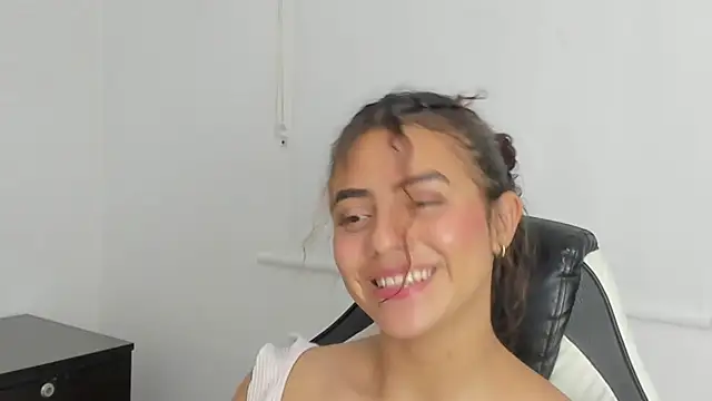 Snapshot of yaya23x chatting on 14, 1, 2025 yaya23x online show from 14, 1, 2025