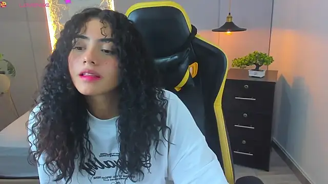 Snapshot of yaya23x chatting on 13, 9, 2025 yaya23x online show from 13, 9, 2025